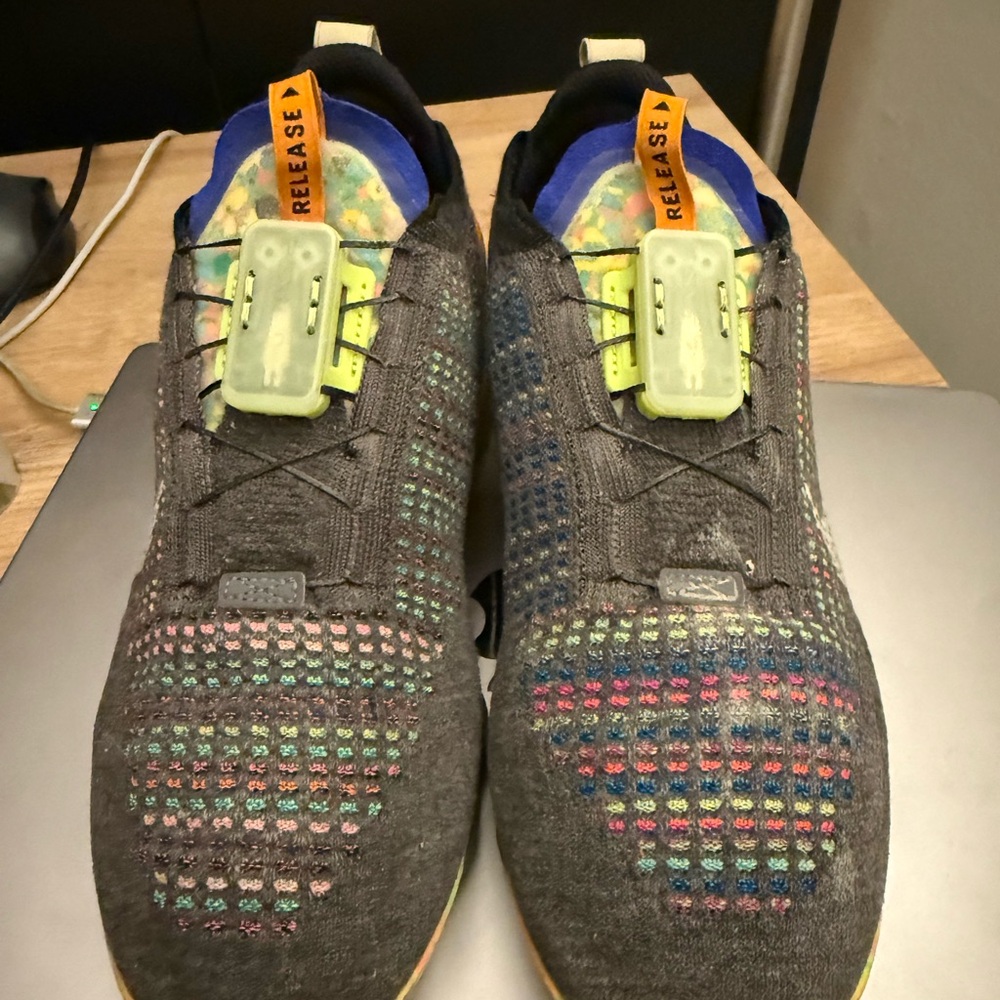Nike Air VaporMax 2020 Flyknit “Multicolor” Self-Lacing Sneakers Size 10